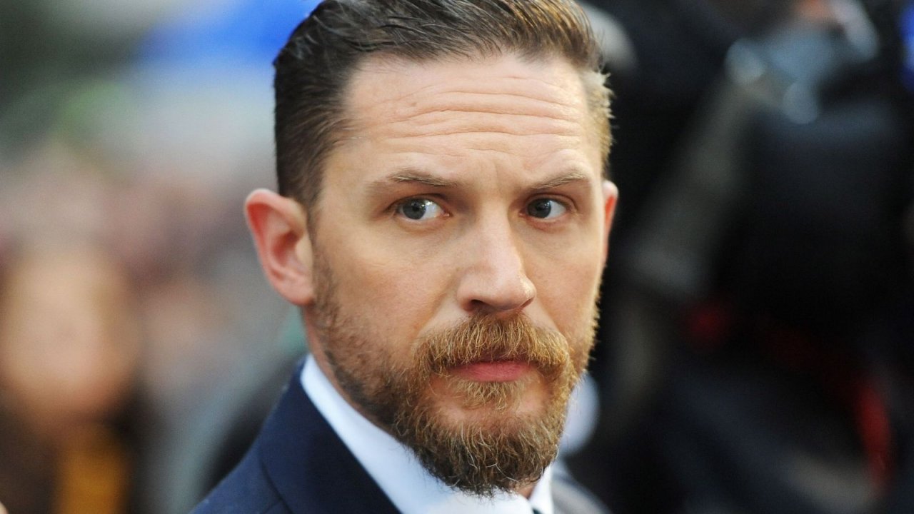 Tom Hardy e Mahershala Ali nel ritorno alla regia di Cary Fukunaga, il thriller 77 Blackout