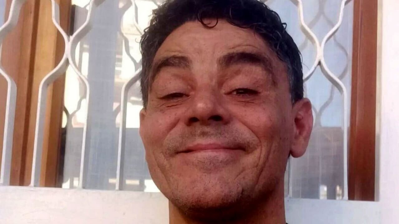 Isola dei Famosi 2024: Francesco Benigno replica a Vladimir Luxuria mostrando chat private