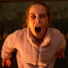 Abigail: Alisha Weir in una scena del film horror