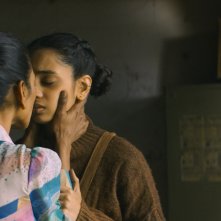 The Shameless: una scena romantica del film