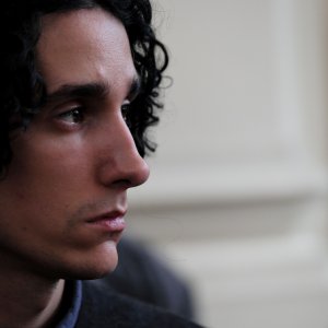 Una storia nera: Andrea Carpenzano in una scena del film