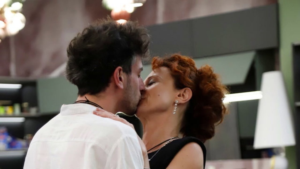 Grande Fratello, Beatrice Luzzi e Giuseppe Garibaldi  tornano con una nuova foto: le reazioni dei fan