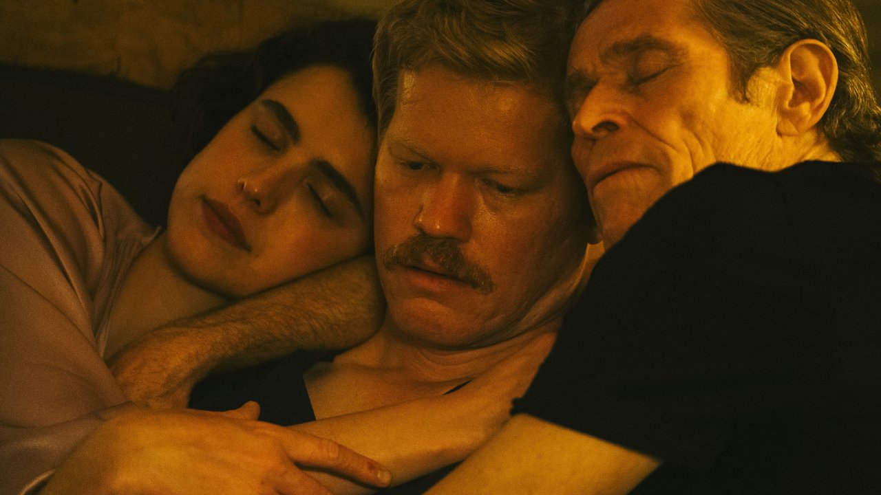 Margaret Qualley, Jesse Plemons e Willem Dafoe in Kinds of Kindness