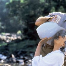 La mia Africa: Robert Redford lava i capelli a Meryl Streep nel fiume