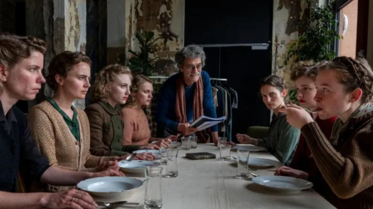 Silvio Soldini col cast de Le assaggiatrici