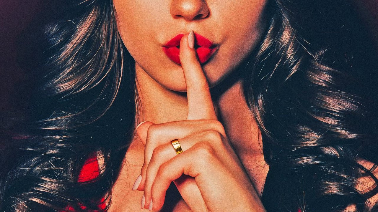 Ashley Madison - sesso scandali e bugie, la recensione: sbatti il traditore in prima pagina