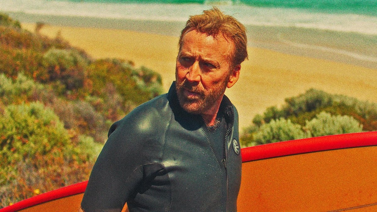 The Surfer, la recensione: Nicolas Cage tra spiaggia, surfisti e scene cult