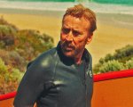 The Surfer, la recensione: Nicolas Cage tra spiaggia, surfisti e scene cult
