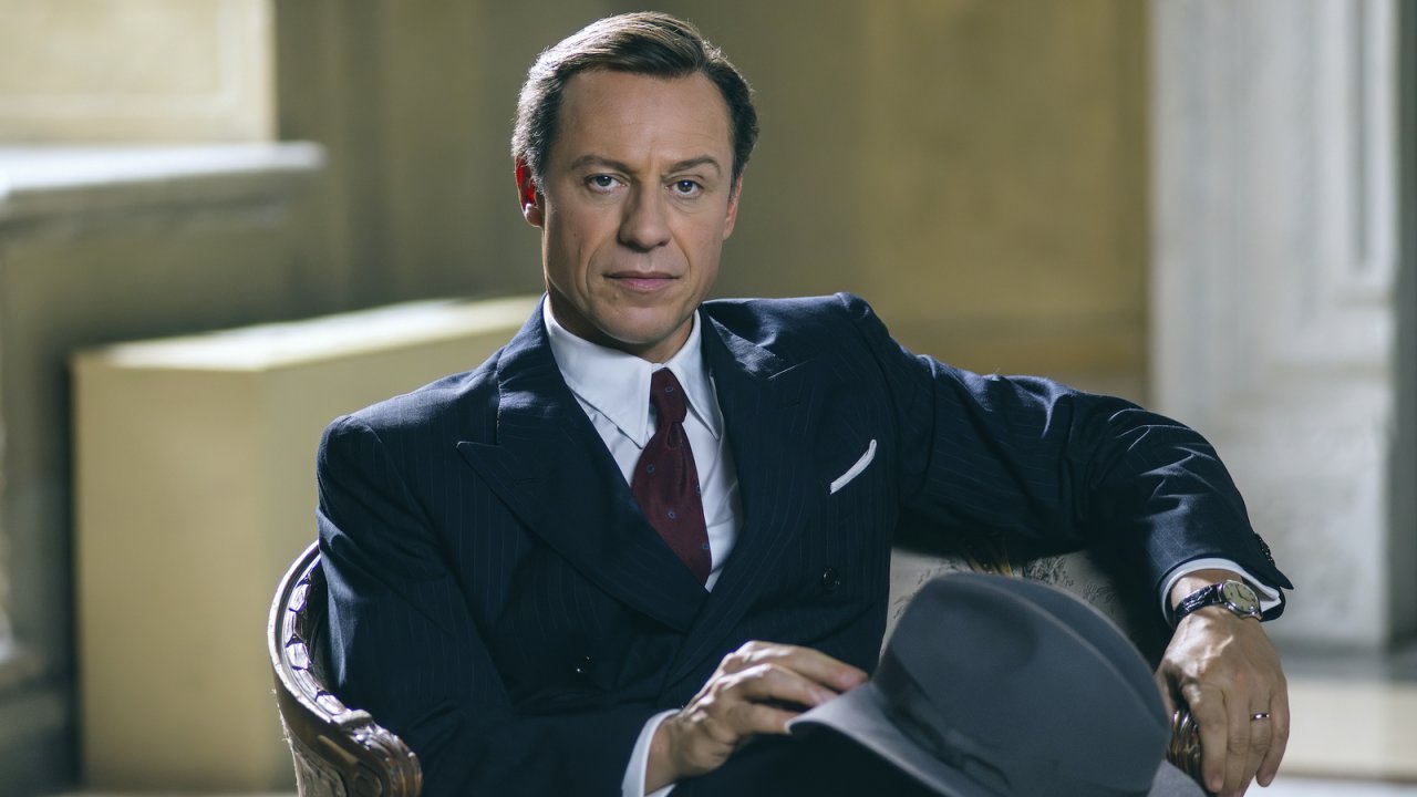 Stefano Accorsi è protagonista della fiction Marconi