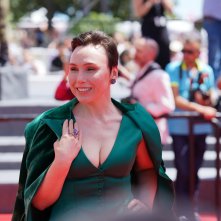 Anora: una delle protagoniste del film sul red carpet della 77ª edizione del Festival di Cannes