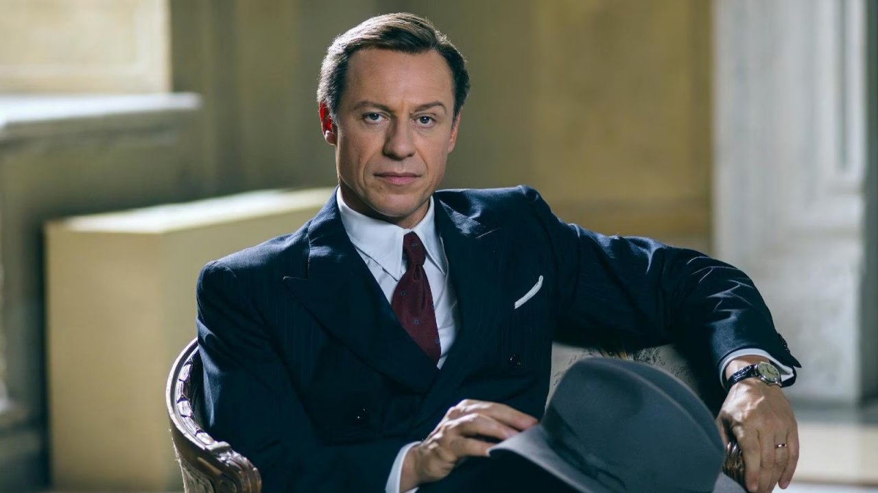 Stefano Accorsi è Guglielmo Marconi