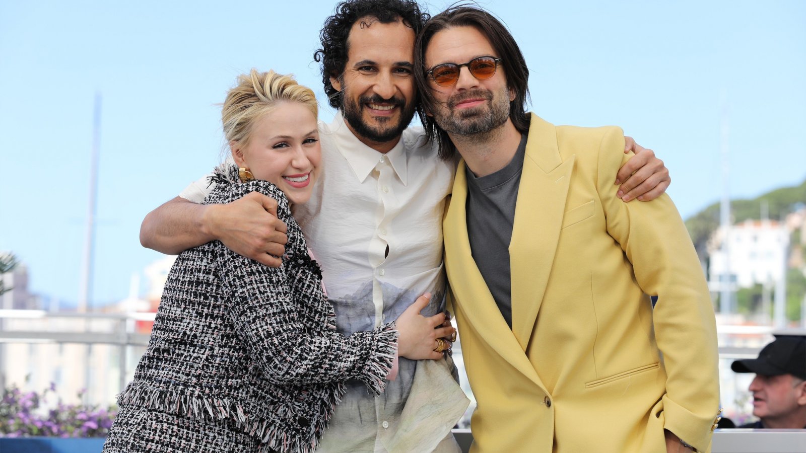 Ali Abbasi con Maria Bakalova e Sebastian Stan al Festival di Cannes