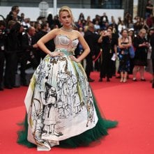 The Apprentice: Maria Bakalova sul tappeto rosso della 77ª edizione del Festival di Cannes