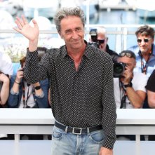 Parthenope, Paolo Sorrentino: saluta i fotografi a Cannes 2024
