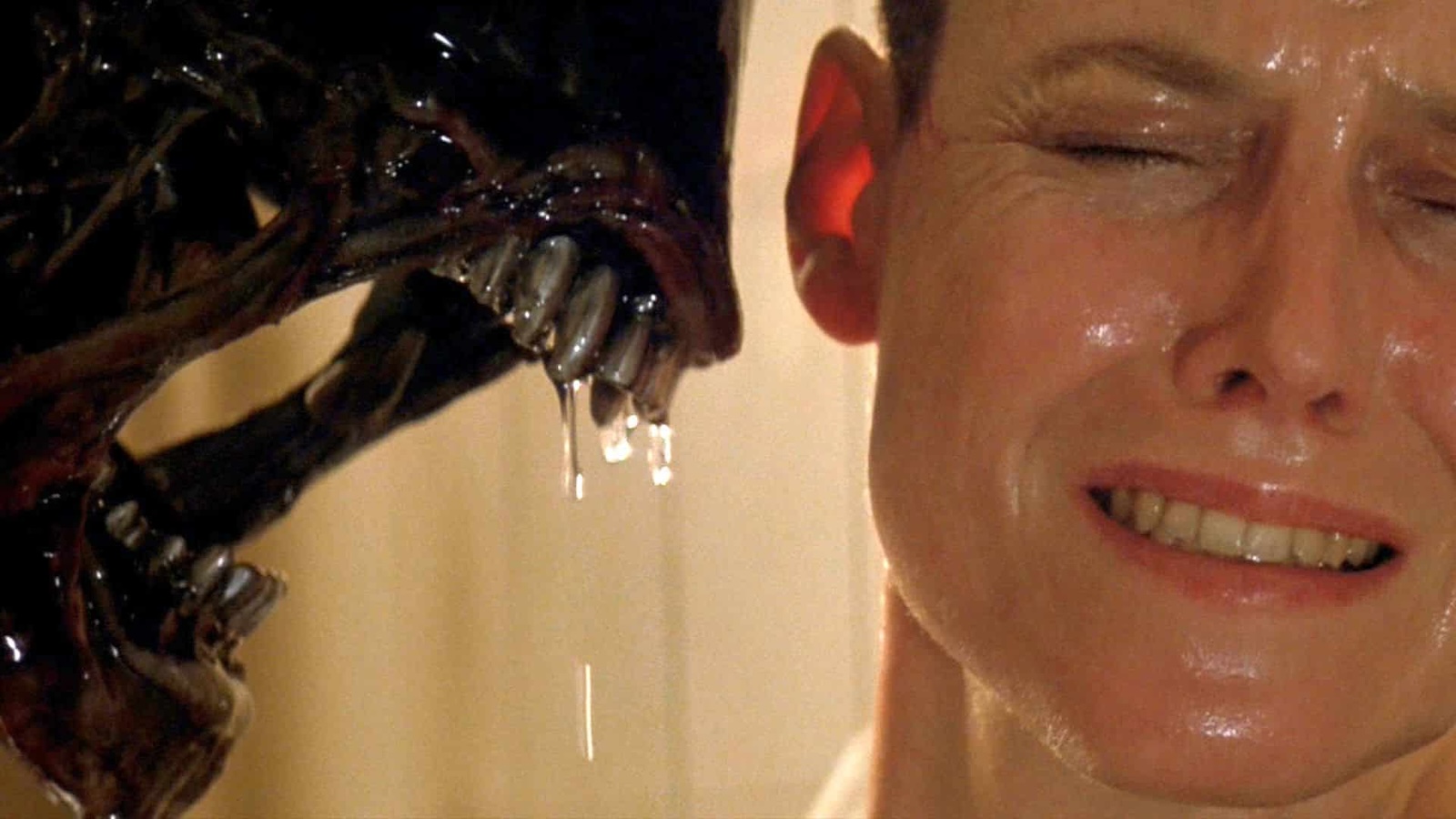 Sigourney Weaver e lo Xenomorfo in Alien 3