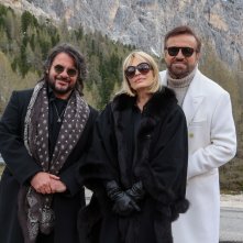 Cortina Express: Christian De Sica, Isabella Ferrari e Lillo Petrolo sul set del film di Natale