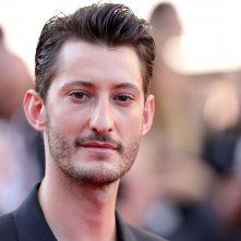 Il Conte di Montecristo: Pierre Niney in una foto dal red carpet della 77ª edizione del Festival di Cannes