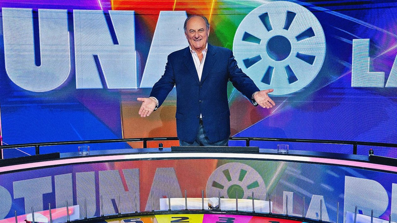 Gerry Scotti nello studio de La Ruota della Fortuna