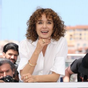 L'arte della Gioia: una sorridente Valeria Golino a Cannes 2024