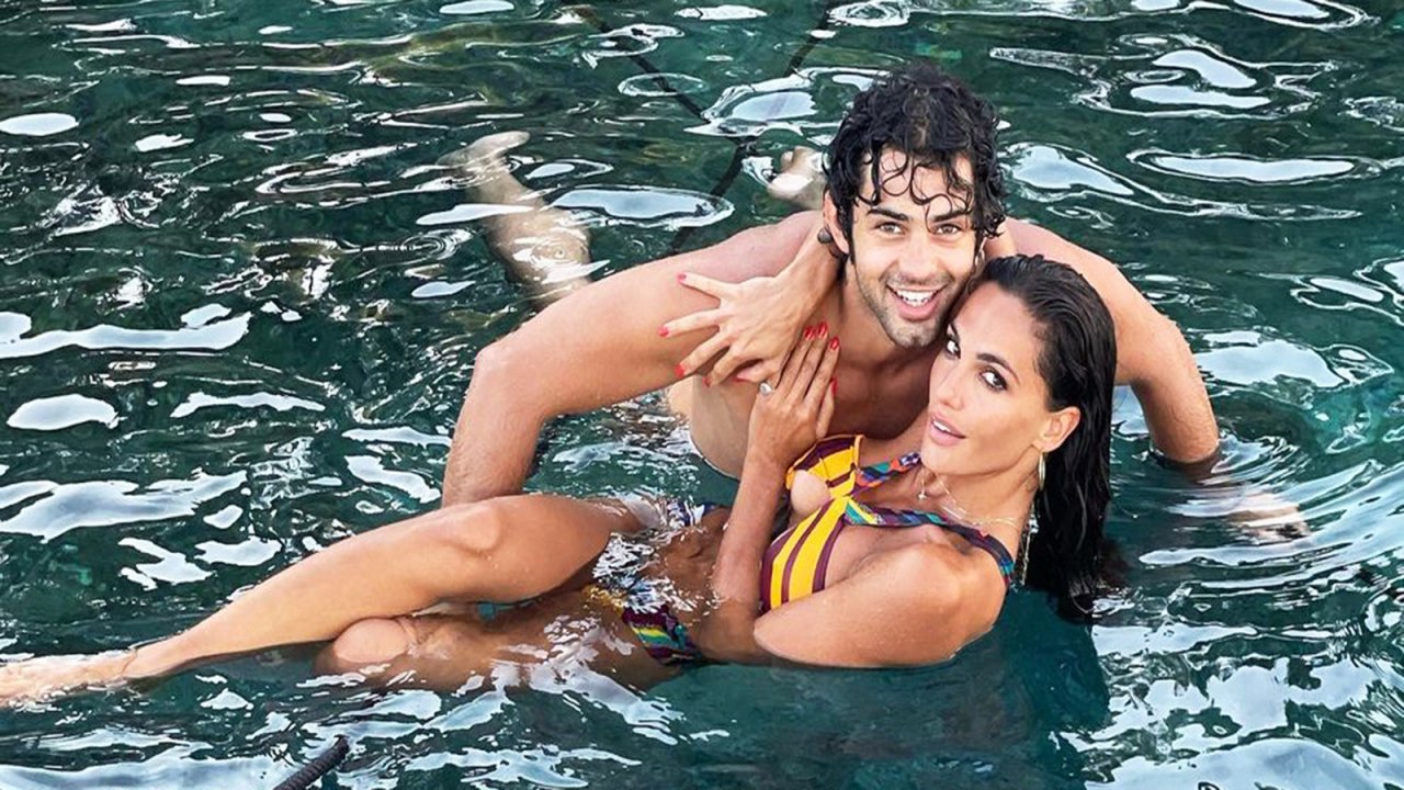 Massimiliano Caiazzo e Elena D’Amario nella prima fotografia di coppia pubblicata sui social