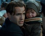 Ricordate Billy Zane di Titanic? È identico a Marlon Brando nelle prime foto del biopic