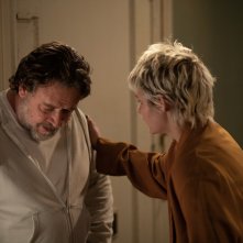 L'esorcismo – Ultimo atto: Russell Crowe e Ryan Simpkins in una scena