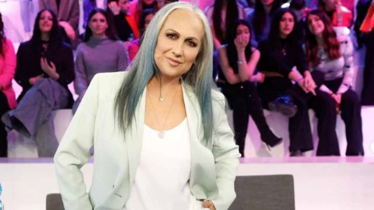 Alessandra Celentano negli studi di Amici di Maria De Filippi