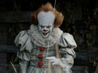 It, Bill Skarsgård contro Warner che diffuse la foto di Pennywise: 'I fan su internet mi hanno massacrato'