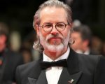 Guy Pearce: Vanity Fair France si scusa per aver eliminato la spilla della Palestina dalla foto dell'attore