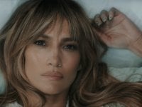 Jennifer Lopez cancella il suo tour estivo per stare 'accanto alla famiglia'