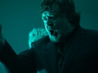 Russel Crowe inaugura una nuova era per la sua carriera col suo primo film in streaming