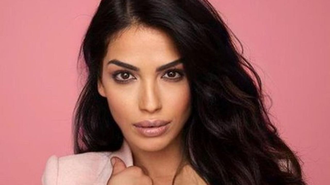 Un primo piano di Monia La Ferrera