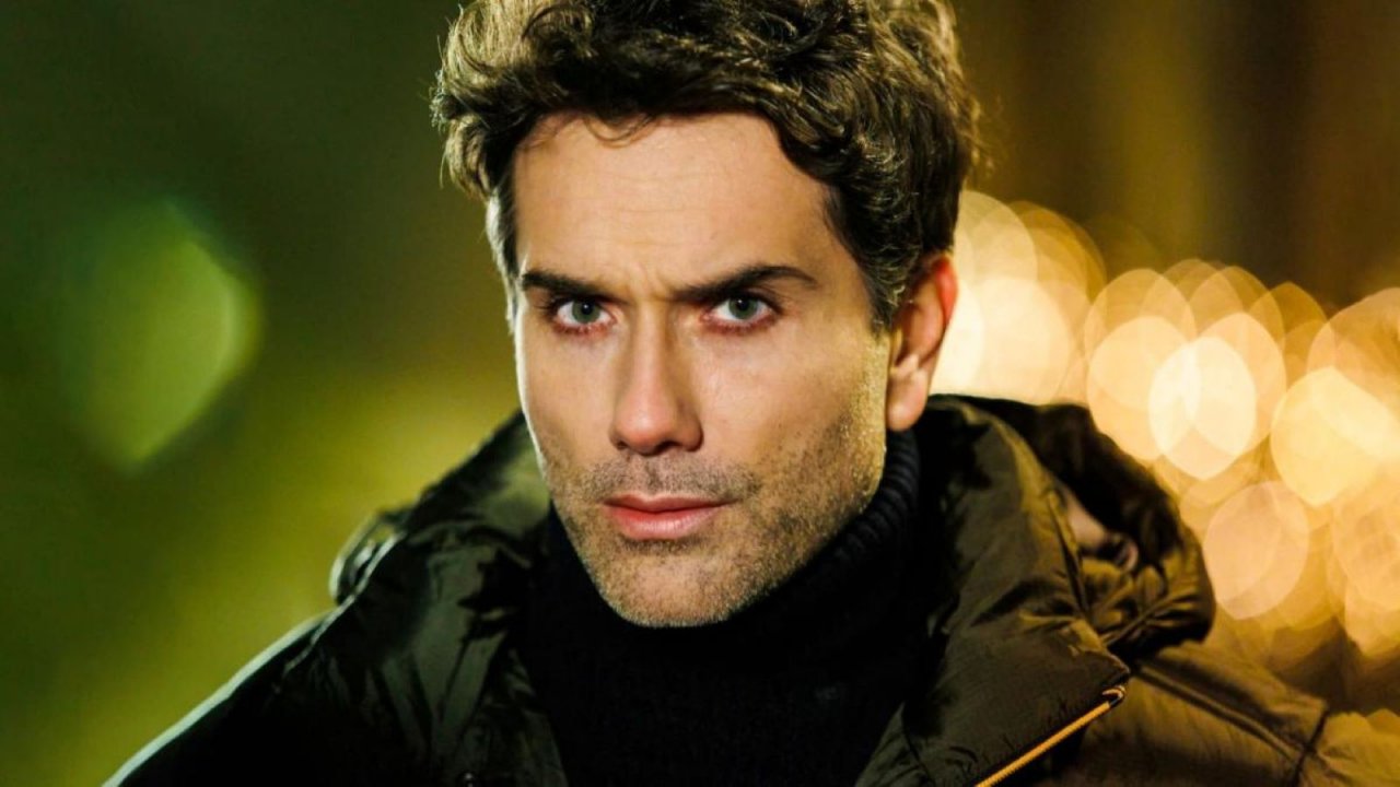 Mauro Racanati interpreta il dottor  Riccardo Crovi