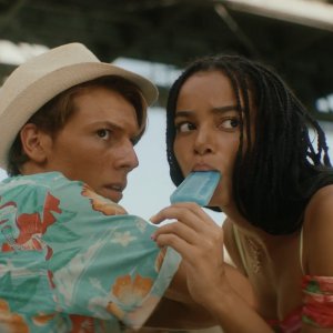 Roma Blues: Francesco Gheghi e Mikaela Neaze Silva in una scena del film