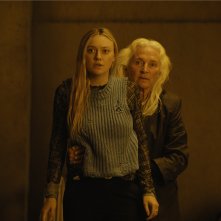 The Watchers - Loro ti guardano: Dakota Fanning, Olwen Fouéré in una scena del film