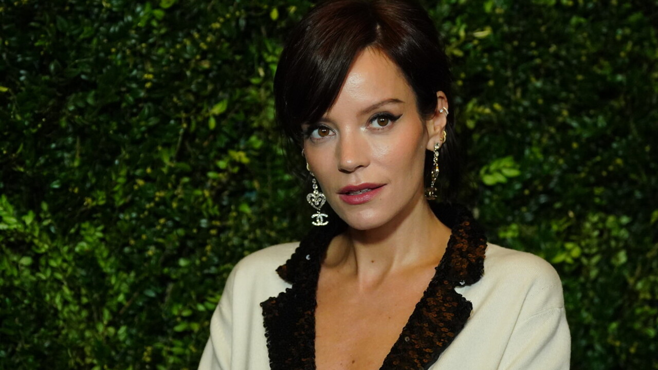 Primo piano della cantante Lily Allen