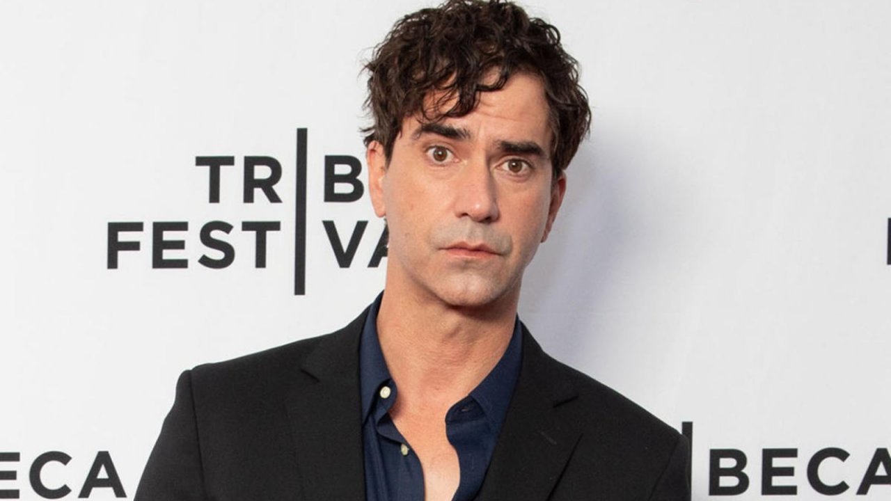 Una foto di Hamish Linklater