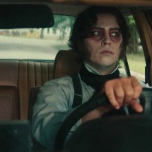 Lisa Frankenstein: Cole Sprouse in una scena del film