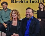 Ricchi a tutti i costi e una commedia tra umorismo e famiglia