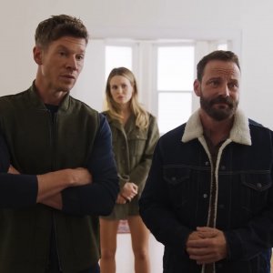 Sniper: Missione non autorizzata - Ryan Robbins, Chad Michael Collins, Jocelyn Hudon in una scena del film