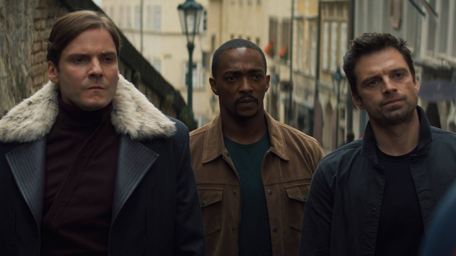 Daniel Brühl, Anthony Mackie e Sebastian Stan in The Falcon and the Winter Soldier