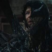 Venom: The Last Dance, un primo piano di Tom Hardy in versione simbionte