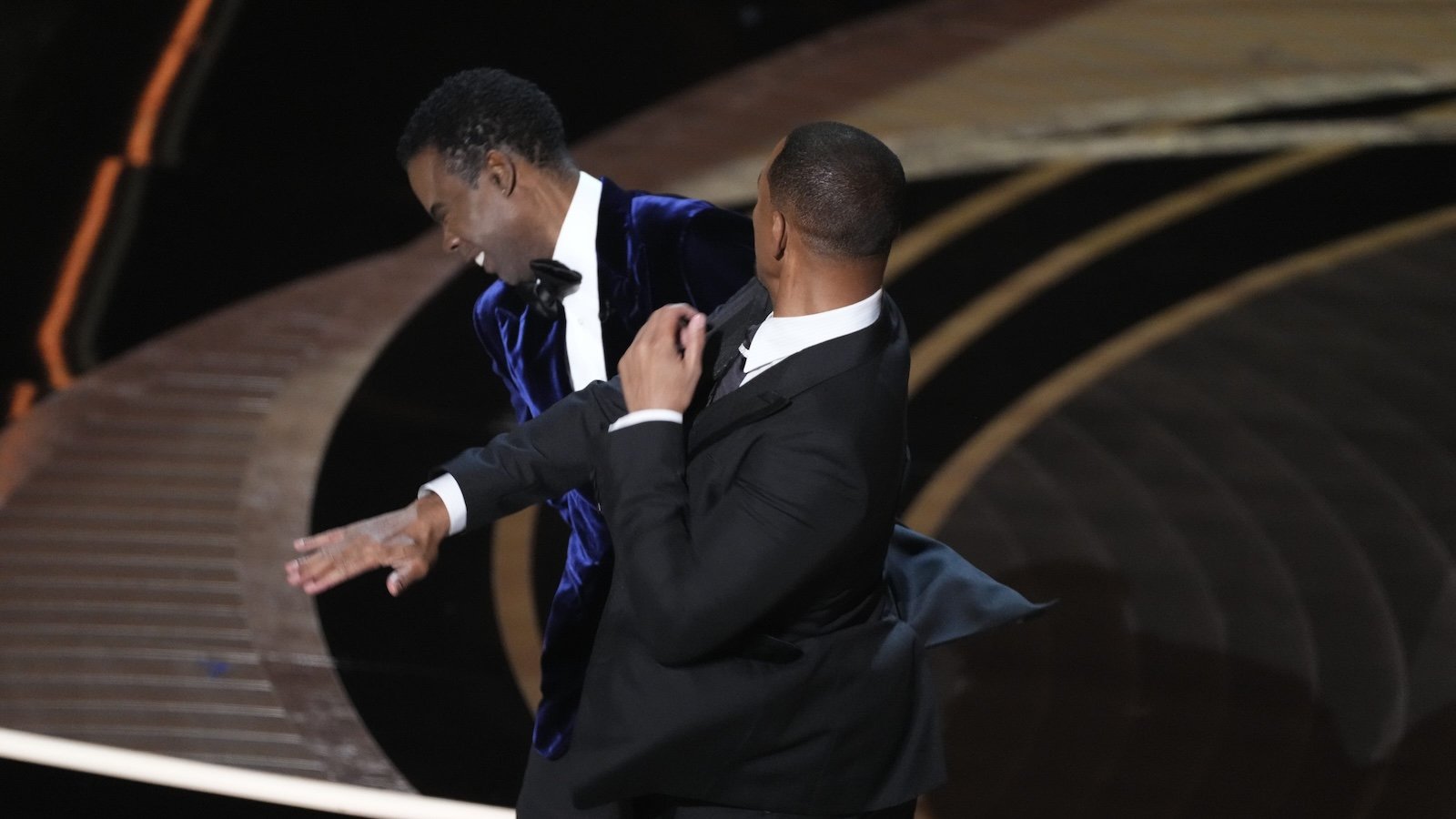 Will Smith schiaffeggia Chris Rock agli Oscar
