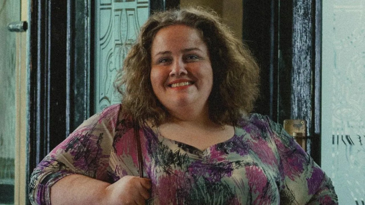 L'inquietante sorriso di Jessica Gunning nei panni di Martha