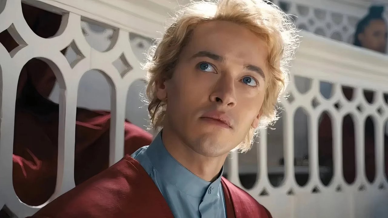 Tom Blyth nei panni de il Presidente Snow in  Hunger Games - La ballata dell'usignolo e del serpente