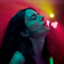 Anna:  Rose Aste in un primo piano