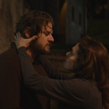 Dall'alto di una fredda torre: Edoardo Pesce con Vanessa Scalera