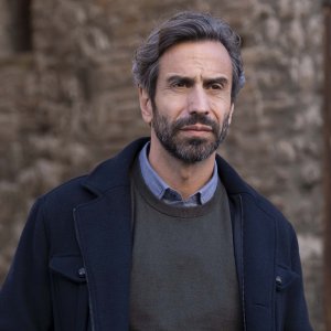 Dall'alto di una fredda torre: Massimiliano Benvenuto in una scena