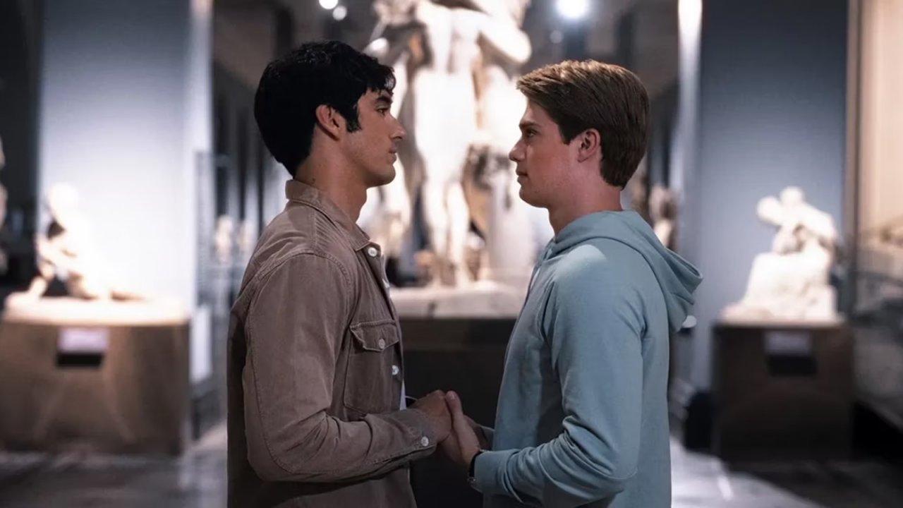 Una foto di Rosso, bianco e sangue blu