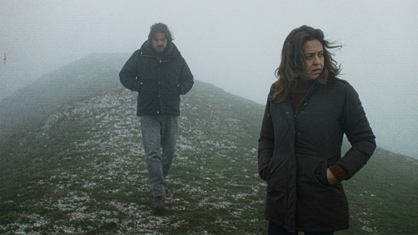 Edoardo Pesce e Vanessa Scalera tra le nebbie di Nell'alto di una fredda torre.